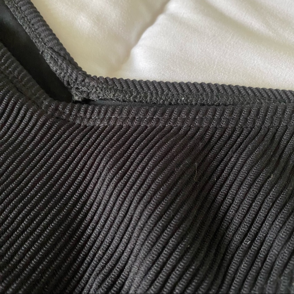 437 Bikini - Picture 5 of 6